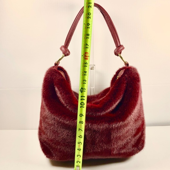 Cabincore soft burgundy red plush/fluffy fur hobo shoulder bag gold tone zipper - Picture 8 of 11